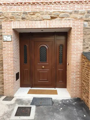 a large wooden door in a brick building at Casa Honorio in Santa Marina del Sil