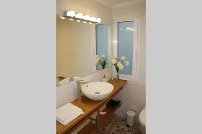 a bathroom with a sink and a mirror at CASA REHABILITADA EN CASCO HISTÓRICO in Santiago de Compostela