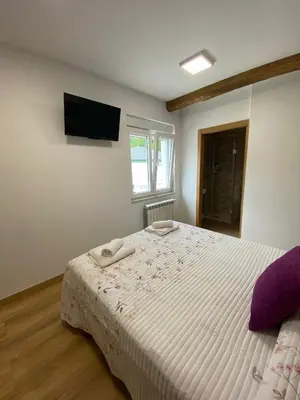 a bedroom with a bed with two towels on it at Habitaciones A Casa de Pepe in Tríacastela