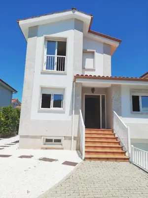 a white house with stairs in front of it at CHALET A SOLO 5 MIN DE OURENSE CIUDAD con jardín y barbacoa in Ourense