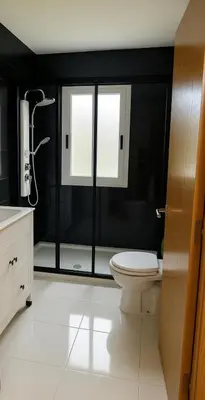 a bathroom with a shower and a toilet in it at CHALET A SOLO 5 MIN DE OURENSE CIUDAD con jardín y barbacoa in Ourense