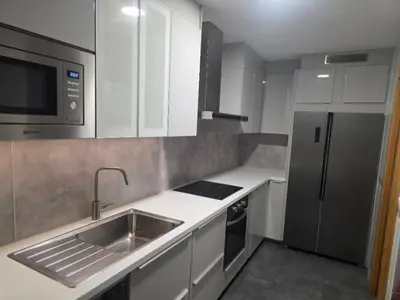 a kitchen with a sink and a refrigerator at CHALET A SOLO 5 MIN DE OURENSE CIUDAD con jardín y barbacoa in Ourense