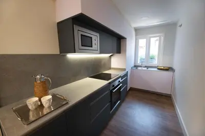 a kitchen with a sink and a microwave at LA CASITA DE FINA in Caldas de Reis