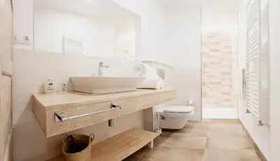 a bathroom with a sink and a toilet at Casa Miño in Ourense