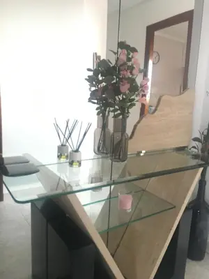 a glass table with flowers on top of it at A boa vista in Melide