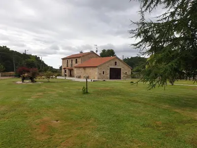an old house in a field with a grass yard at Villa Rosa in Silleda