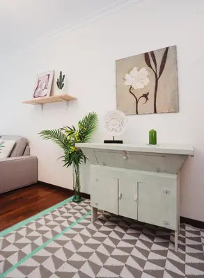 a living room with a table and a plant at Apartamentos LÓRIEN Milladoiro in Milladoiro