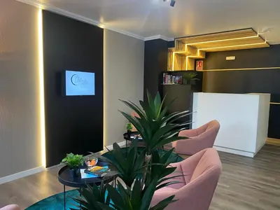 a living room with a pink couch and a table at Villa Alta in Villalba