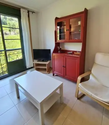 a living room with a coffee table and a tv at Indiano 2K in Viveiro