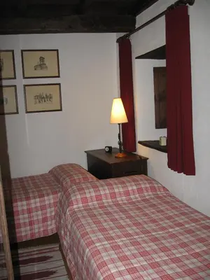 a bedroom with a bed and a table with a lamp at Casa Turpesa in Peñalba de Santiago
