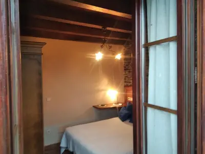 a small room with a bed and a window at La Posada de Oscos II in Santa Eulalia de Oscos