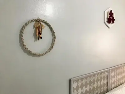 a wreath hanging on a wall in a bedroom at El 0tro Cuartín in Ponferrada
