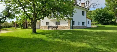 a white house with a tree in the yard at Finca Bacelo Ribeira Sacra in Sober