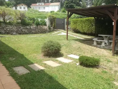 a backyard with a picnic table and a bench at Quinta da Rocha in Crecíente