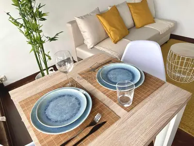 a table with two blue plates on top of it at A morada das perseidas in Ourense