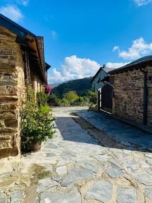 a stone walkway next to a stone building at La Casita de Chocolate - Encanto Rural en Espinoso de Compludo - El Bierzo in Ponferrada