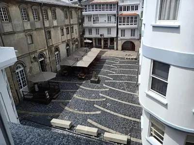 an overhead view of a courtyard with umbrellas at O Abeiro do Eume in Puentedeume