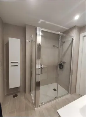 a shower with a glass door in a bathroom at Foz, ven y disfruta Galicia in Foz