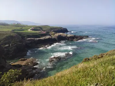 a view of the ocean from a cliff at Foz, ven y disfruta Galicia in Foz