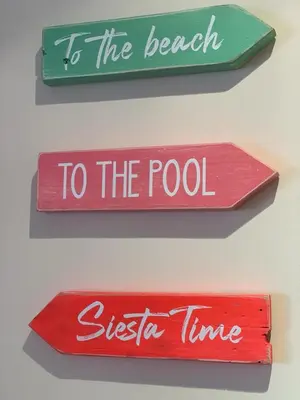 two signs that say to the beach to the pool and siesta time at MODERNO PISO CON LA MEJOR TERRAZA DE RIBADEO Y VISTAS MARAVILLOSAS in Ribadeo