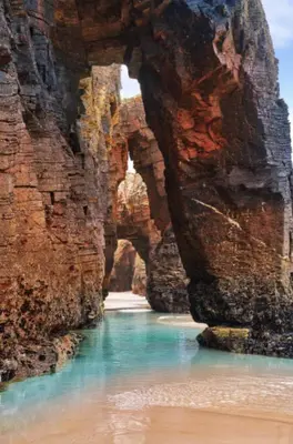 a view of a river between two large rocks at MODERNO PISO CON LA MEJOR TERRAZA DE RIBADEO Y VISTAS MARAVILLOSAS in Ribadeo