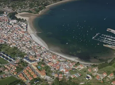 an aerial view of a city and the ocean at Apartamento con terraza,2 min de la playa, Ares in Ares