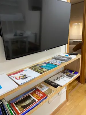 a book shelf with magazines and books on it at O SECRETO in Padrón