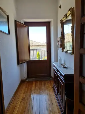a kitchen with a door and a wooden floor at Chalet do Médico in Rodeiro