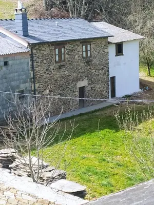 a stone house on the side of the road at Casas Eladio-Doncos in Torés