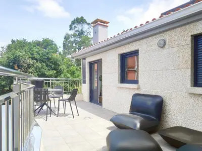 a patio with chairs and a table on a balcony at Apartamentos Rey by Como en Casa in Santiago de Compostela
