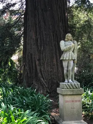 a statue of a woman standing in front of a tree at Apartamento Padrón Centro P3 by URent in Padrón