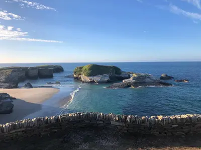 an aerial view of a beach with rocks in the water at Villa sobre el mar con acceso a la playa , ideal para familias y grupos in Ribadeo