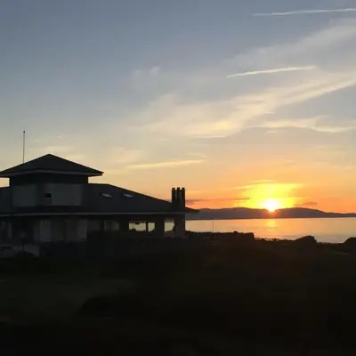 Villa sobre el mar con acceso a la playa