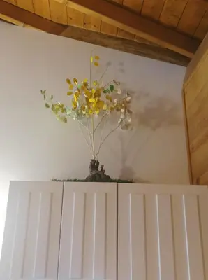a vase of flowers on top of a white door at Apartamento Da Moura in Maus de Salas