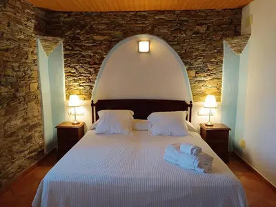a bedroom with a bed with an arch above it at Hotel y Apartamentos Penarronda Playa in Castropol