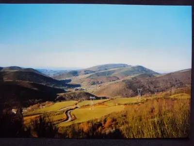 a view of a golf course in the mountains at Casa de Lucas in Fonfría