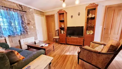 a living room with a couch and a tv at La casita 