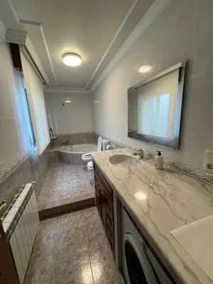 a bathroom with two sinks and a tub and a mirror at Alojamiento Apostol 2 in Melide