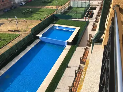 an overhead view of a swimming pool on a building at Apartamento para 6 personas con piscina y paddle in Foz