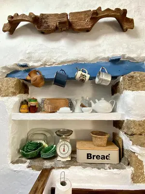 a shelf in a toy kitchen with items on it at RIBEIRA SACRA La Imperfecta in Ferreira de Panton