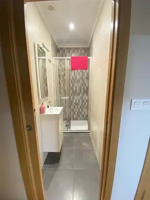 a bathroom with a shower and a sink at APTO CÉNTRICO ARENAL FAMILY, PARKING GRATIS in Lugo