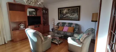 a living room with two chairs and a couch at Casa Meri in El Espino