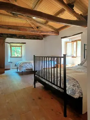 a bedroom with two beds and a crib in a room at Granja Labrada: Alojamiento con caballos in Santa María
