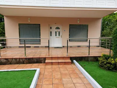 a front porch of a house with a green lawn at Apartamento Vistas Pedrido in Paderne