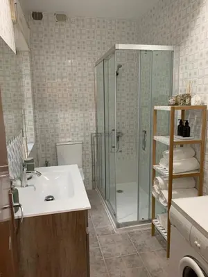 a bathroom with a glass shower and a sink at PISO PLAYA SAN CIPRIÁN (MARIÑA LUCENSE) in San Ciprián