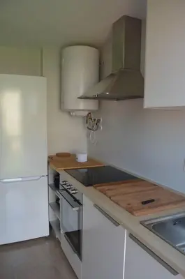 a kitchen with white cabinets and a white refrigerator at Precioso apartamento con garaje en Ares. in Ares