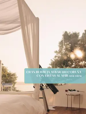 a camera in front of a bed with a window at Burbujas Astronómicas Albarari Coruña in Oleiros