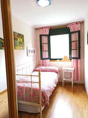 a bedroom with a bed and a window at Indiano 1K in Viveiro