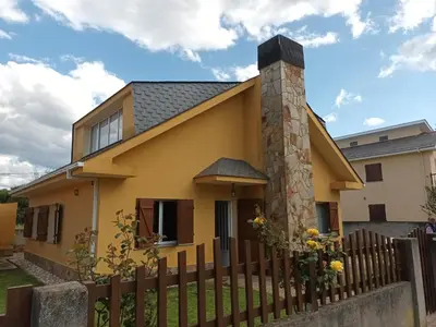a yellow house with a fence at Casa Icaro in Barreiros