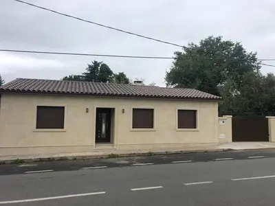 a small house on the side of a street at CASA DO LAGOEIRO in Boimorto